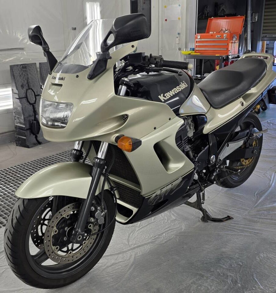 Kawasaki GPZ 部分塗装修理